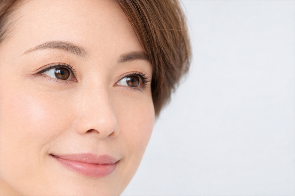 Woman who underwent upper eyelid lift